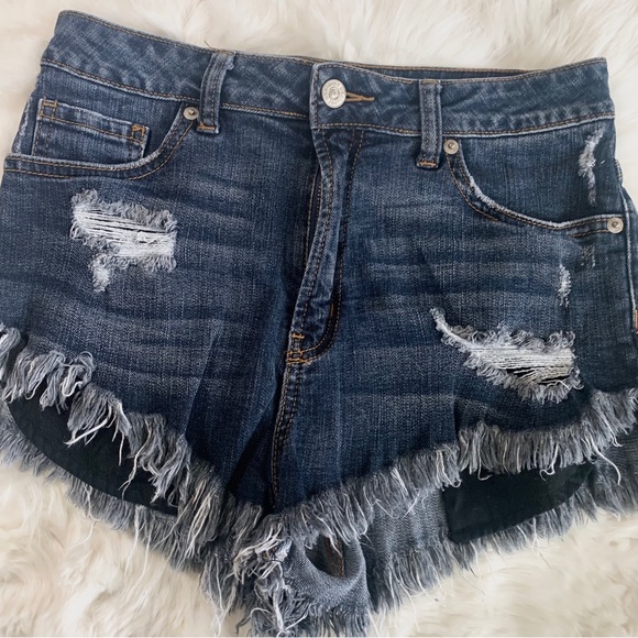 DARK WASH HIGH RISE FRAYED HEM DENIM SHORTS - Picture 7 of 16